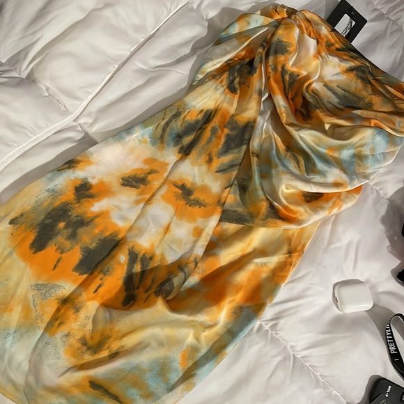 Bought from pretty little thing - Picture 2 of 4